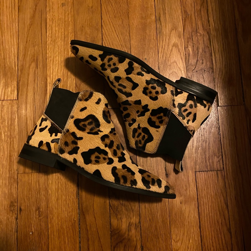 ASOS DESIGN Atom Leather Chelsea Boots in Leopard